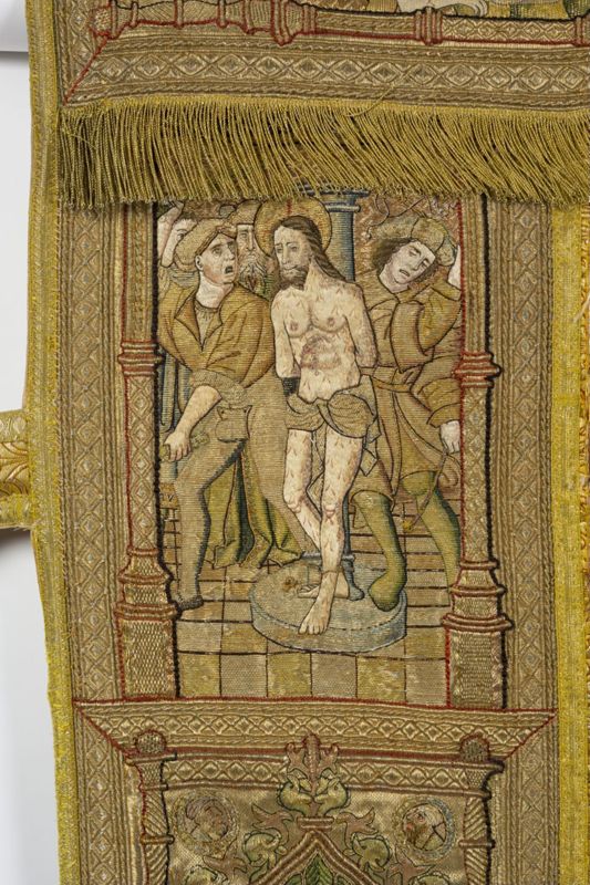Kerstgewaad met Christus aan het kruis