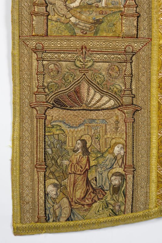 Kerstgewaad met Christus aan het kruis