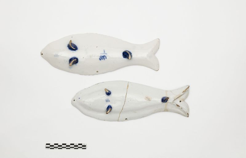 Paire de plats pisciformes