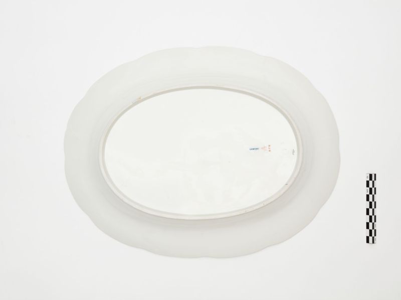 Service en porcelaine à décor de frise de lierre