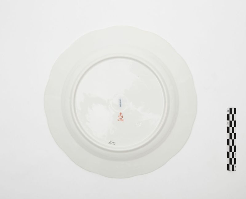 Service en porcelaine à décor de frise de lierre