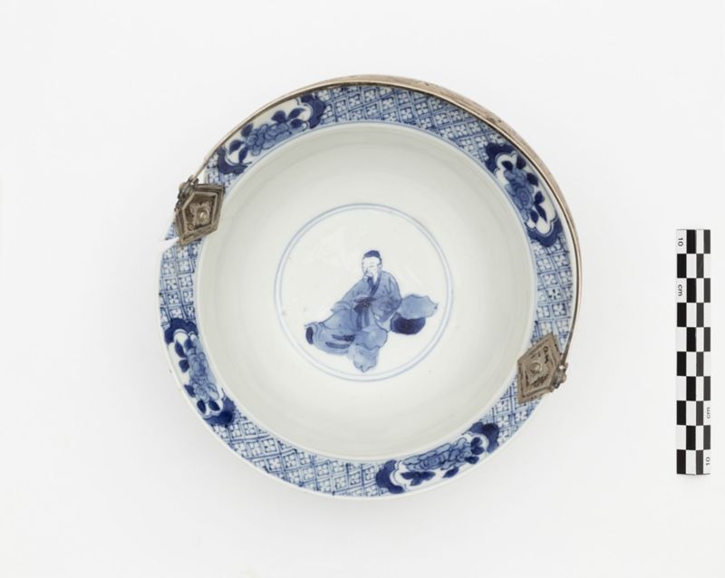 Bol en porcelaine avec anse en argent