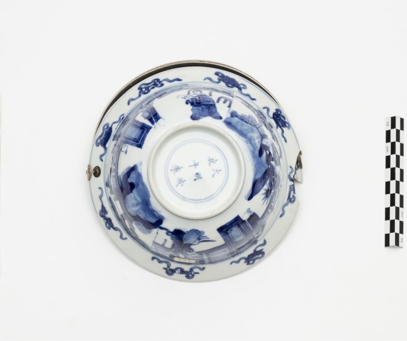 Bol en porcelaine avec anse en argent