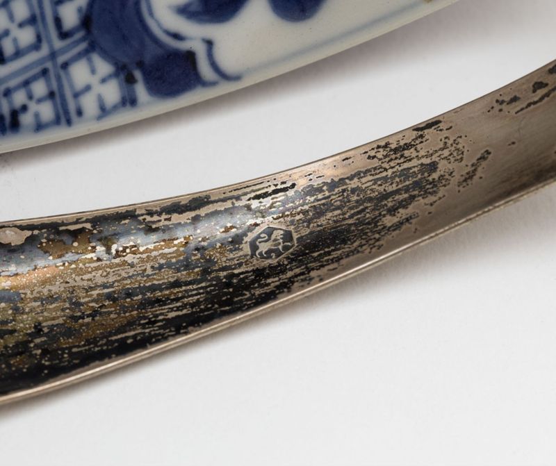 Bol en porcelaine avec anse en argent