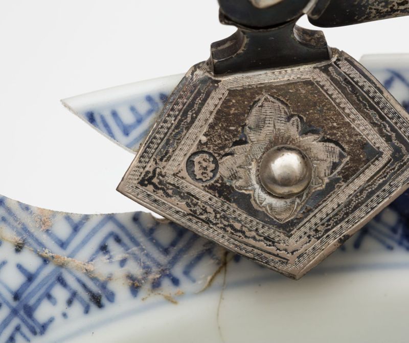 Bol en porcelaine avec anse en argent