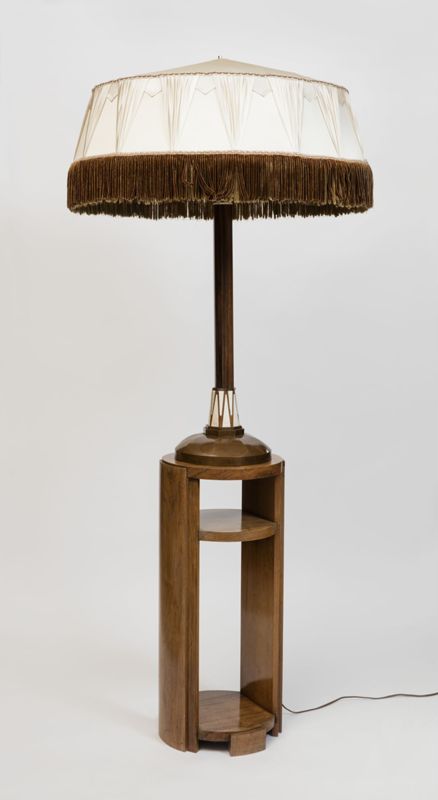 Guéridon à trois plateaux pour lampe