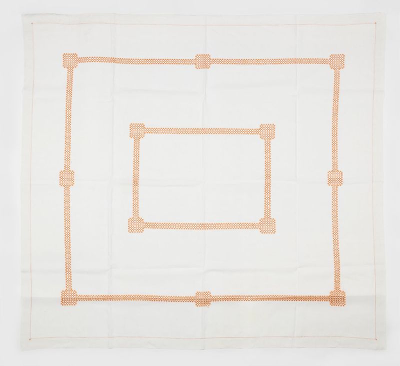 Linge de table brodé et ajouré (grande et petite nappes, serviette)