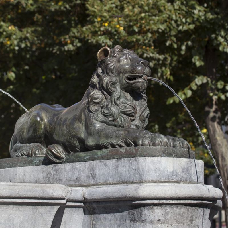Fontaine de la Vierge de Vinâve-d'Ile