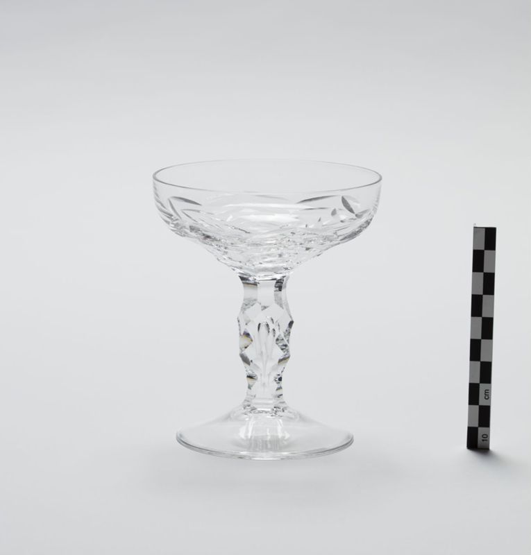 Ensemble de 18 coupes à champagne en cristal