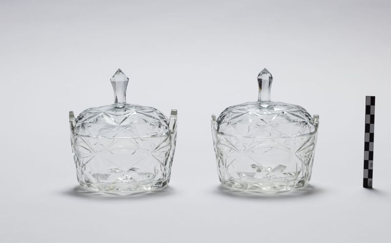 Paire de bocaux à sucre en cristal