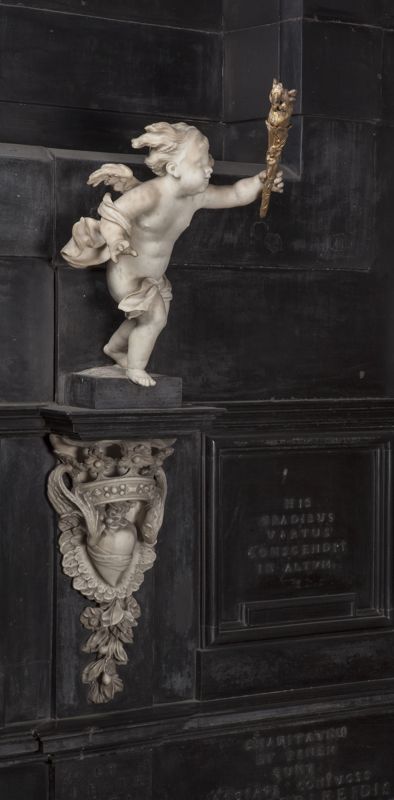 Engeltje met vlammende toorts