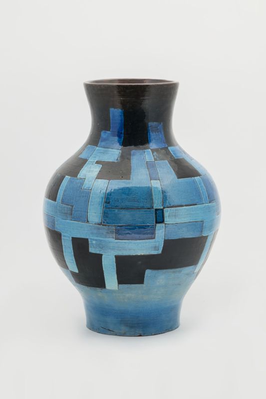 vase décoratif / Maison-atelier Emile Fabry, Woluwe-Saint-Pierre, rue du Collège Saint-Michel 6