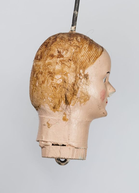 Tête de jeune femme