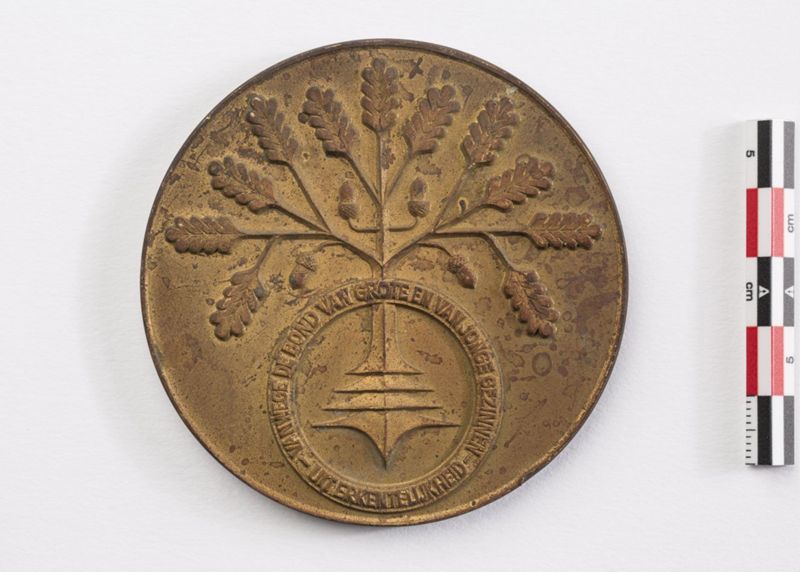 Ensemble de médailles diverses