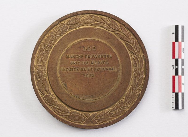 Ensemble de médailles diverses