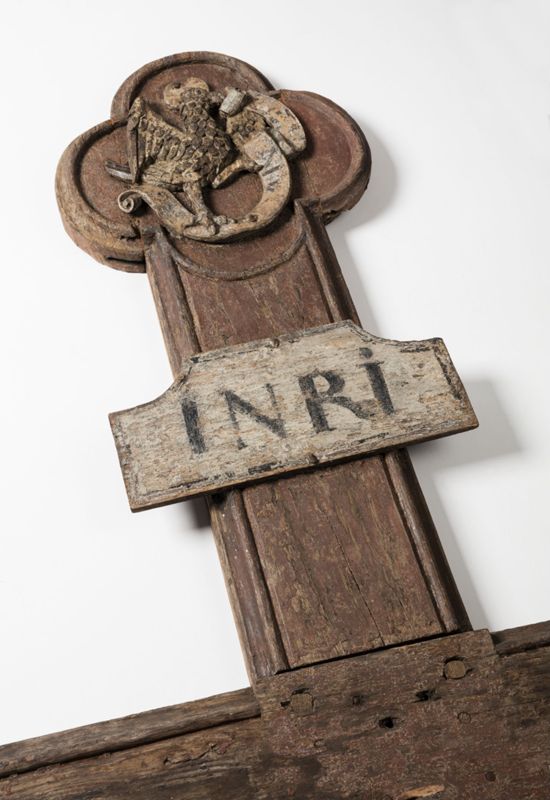 Calvaire de Lesve: Croix avec les attributs des quatre évangélistes