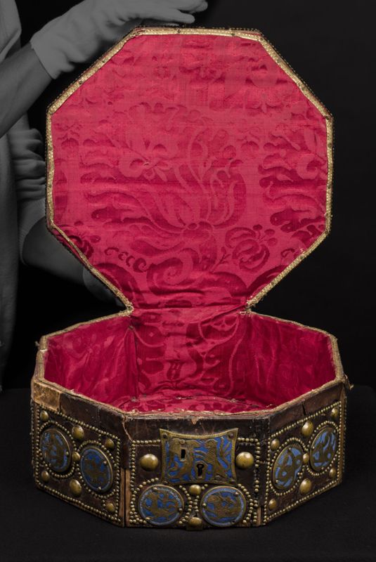 Coffret-écrin de la couronne-reliquaire des saintes Épines