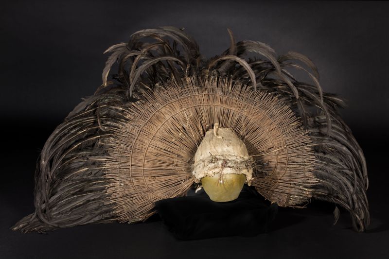 coiffe de plumes / Musées Royaux d'Art et d'Histoire