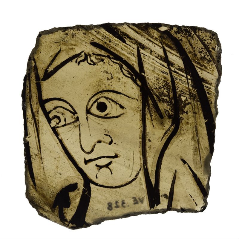 Tête de femme voilée (fragment de vitrail)