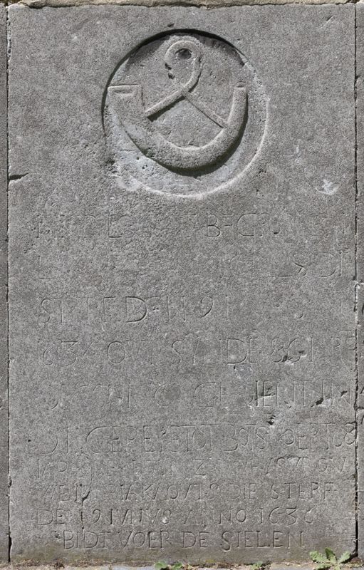 pierre tombale / Eglise Saint-Clément[Watermael-Boitsfort]