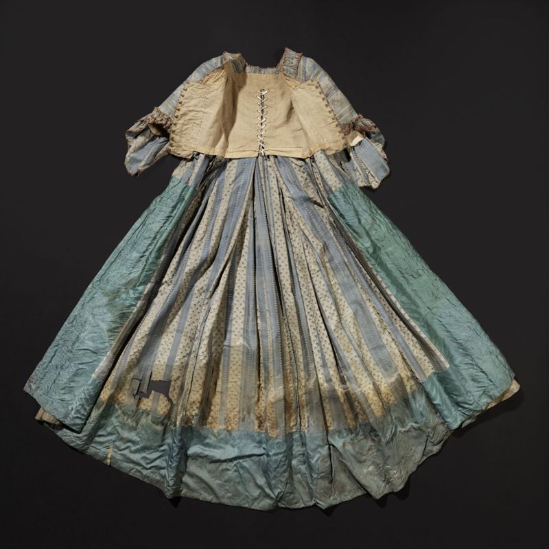 Robe à la française met Watteau-plooien