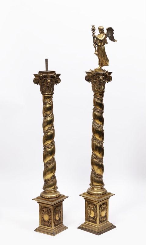 Colonne torsadée surmontée d'un ange