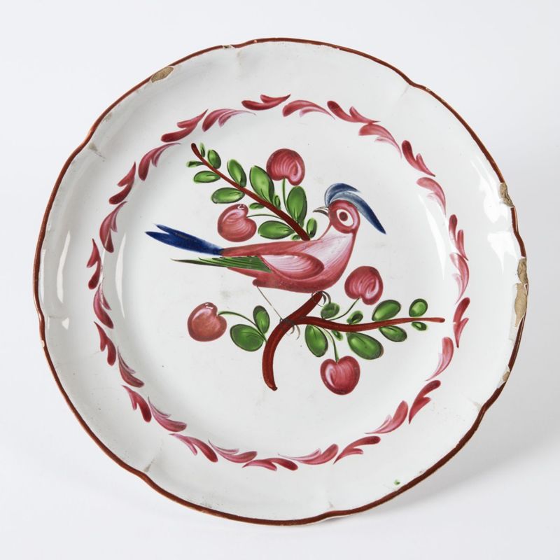 Assiette creuse en faïence à décor à l'oiseau huppé