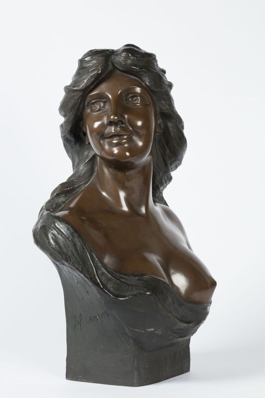 Buste de jeune femme