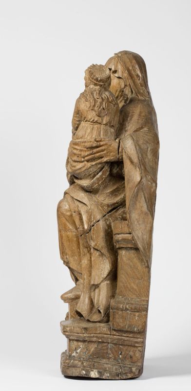Sainte Anne Trinitaire assise