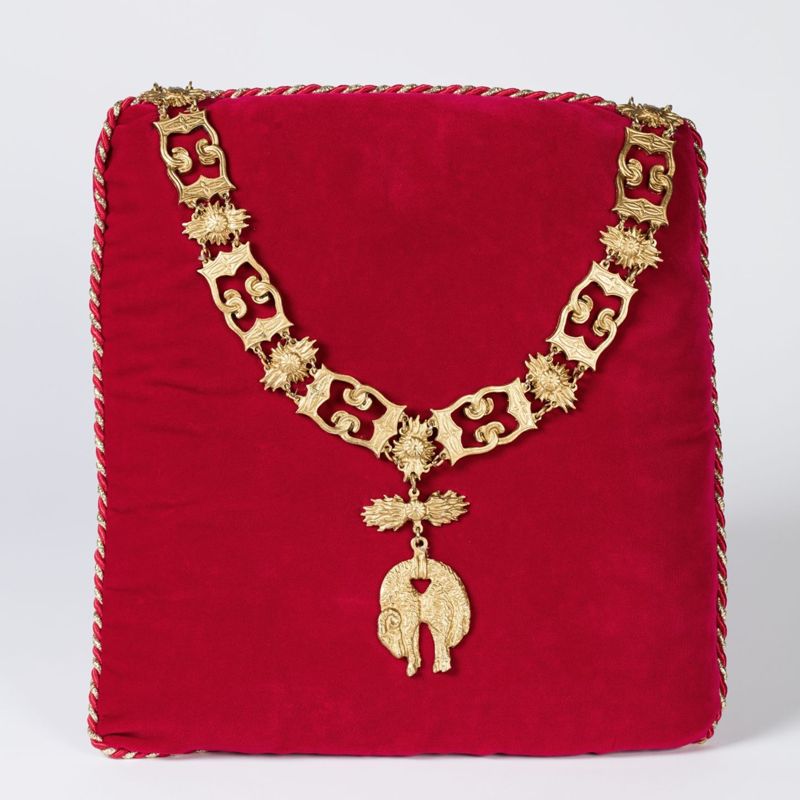 Emblèmes de la Royauté (Ommegang de Bruxelles) : le collier de la Toison d’or