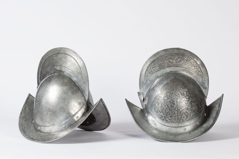 Paire de morions de l’Ommegang de Bruxelles