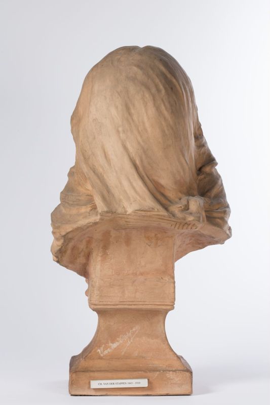 Buste de jeune femme