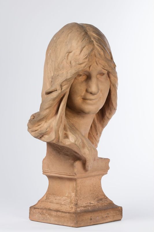 Buste de jeune femme