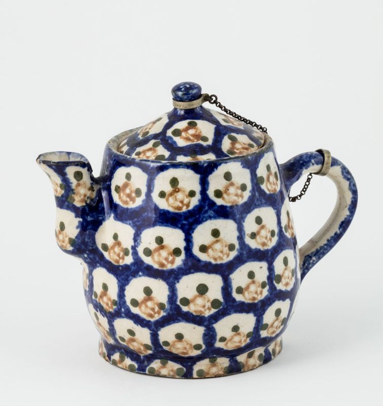 Théière en faïence à décor polychrome de fleurettes