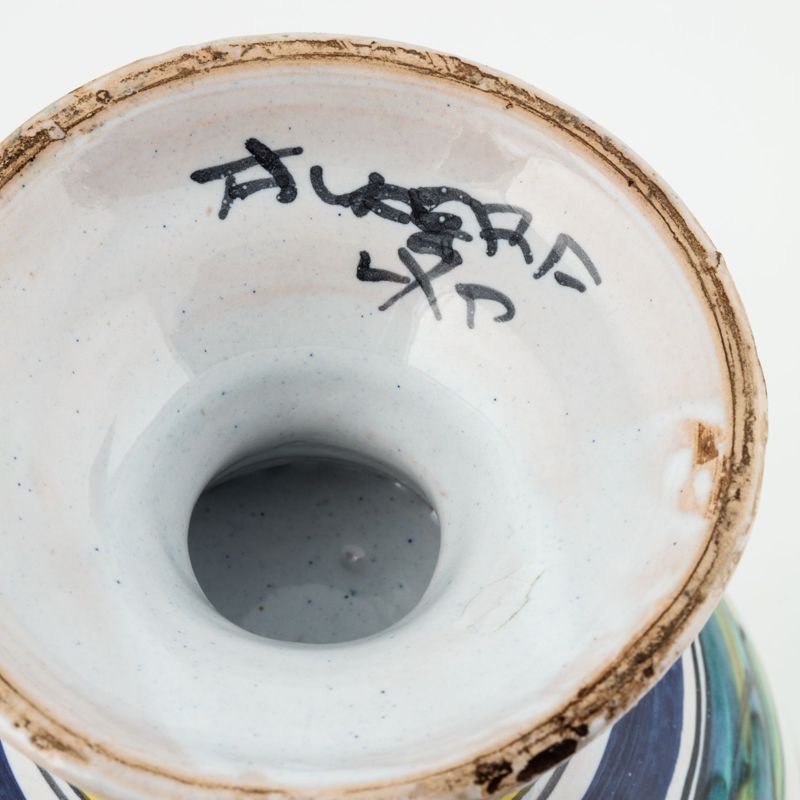 Vase à deux anses en faïence dite de "Talavera” au décor d’un lièvre et d’un oiseau