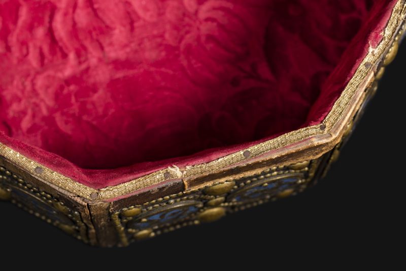 Coffret-écrin de la couronne-reliquaire des saintes Épines
