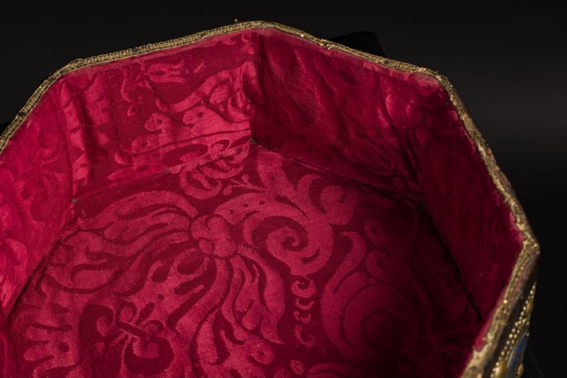 Coffret-écrin de la couronne-reliquaire des saintes Épines