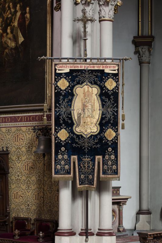 Vierge à l’Enfant remettant le rosaire à saint Dominique