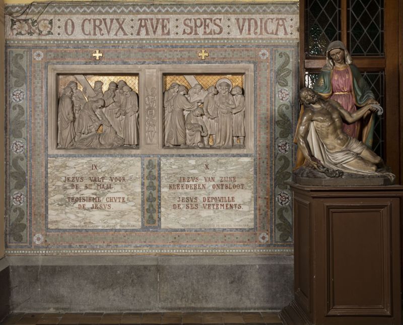 Parement mural du Chemin de croix