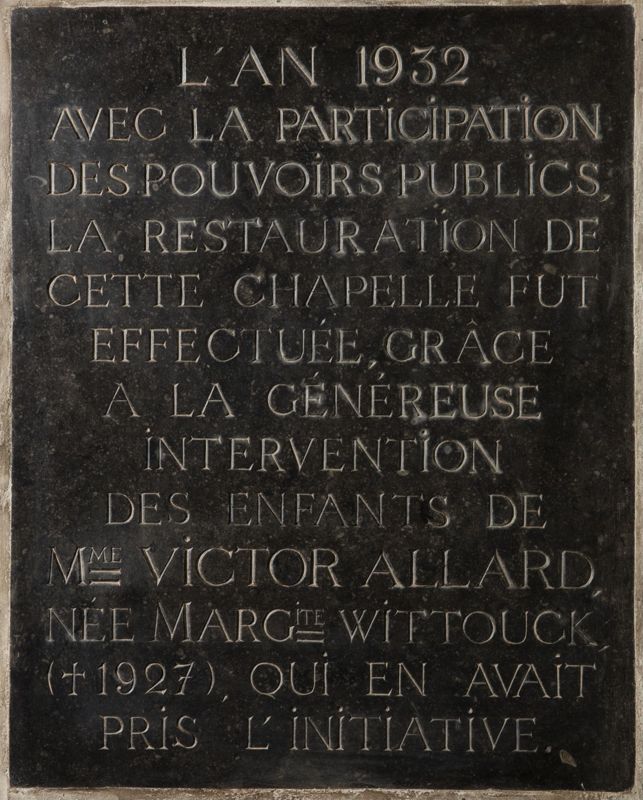 Pierre commémorative de la restauration de la chapelle en 1932