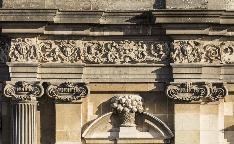 haut-relief / Kerk Sint-Carolus Borromeus[Antwerpen]
