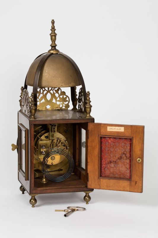 horloge de cheminée ou de table en forme de pendule ‘lanterne’
