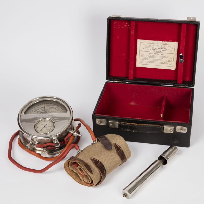 Tensiomètre oscillomètre sphygmométrique du professeur Pachon (modèle Boulitte, breveté)