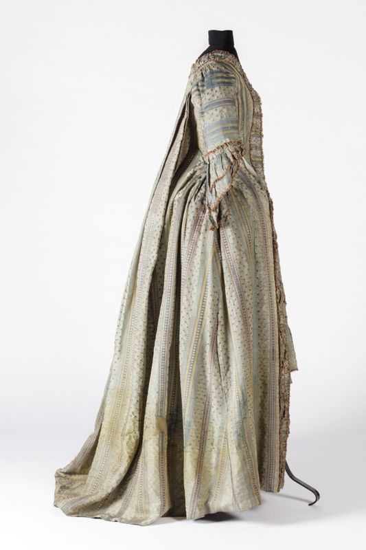 Robe à la française met Watteau-plooien