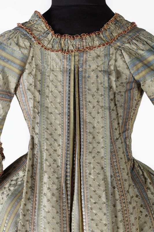 Robe à la française met Watteau-plooien