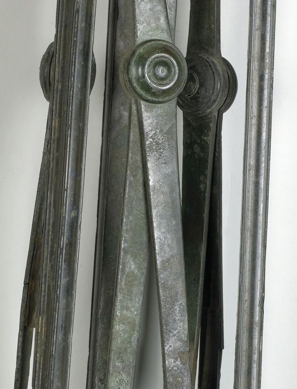 trépied[socle] / Musée Curtius