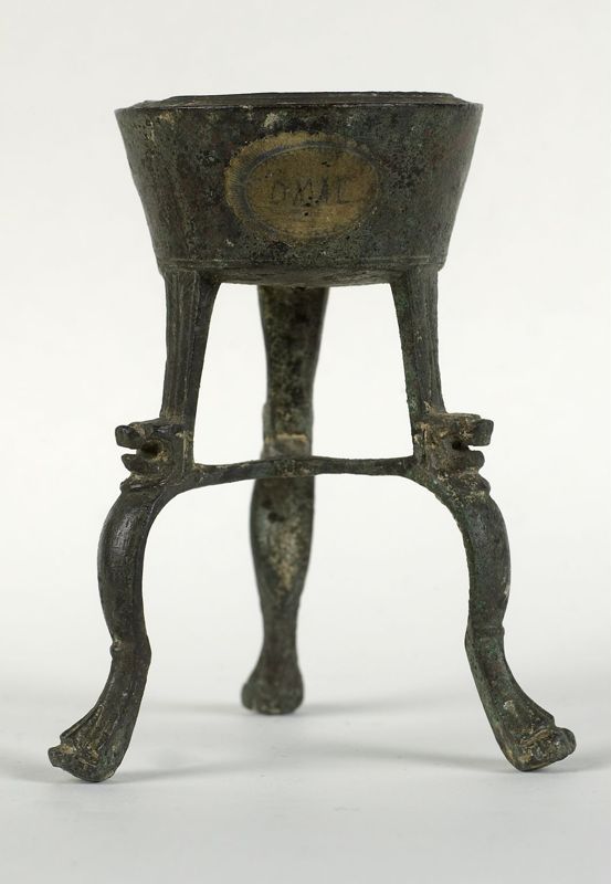 Petit vase sur trépied