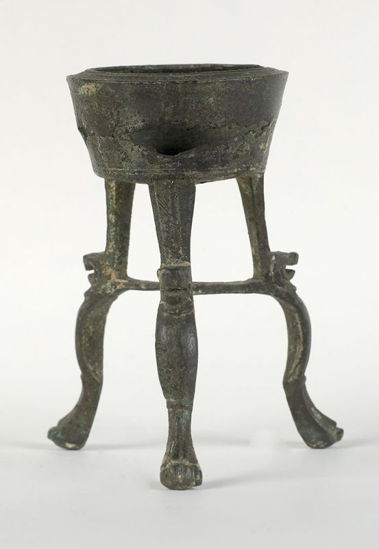 Petit vase sur trépied