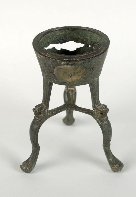 Petit vase sur trépied