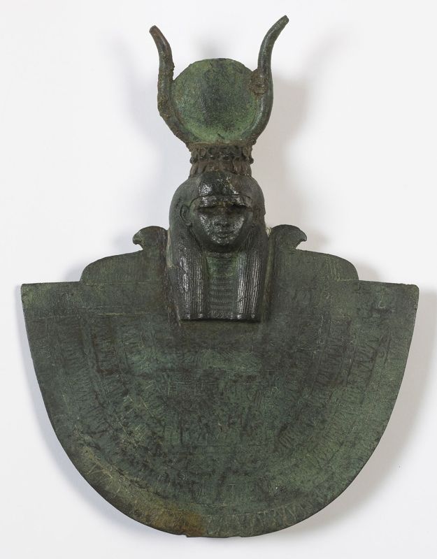 Egide de bouclier à l'effigie de la déesse Isis-Hathor